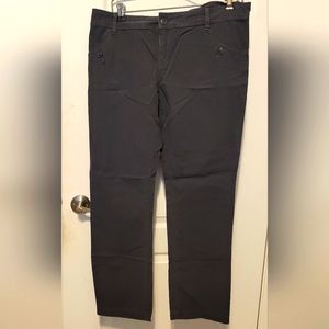 NWT Old Navy women's pants. Size 16 short.